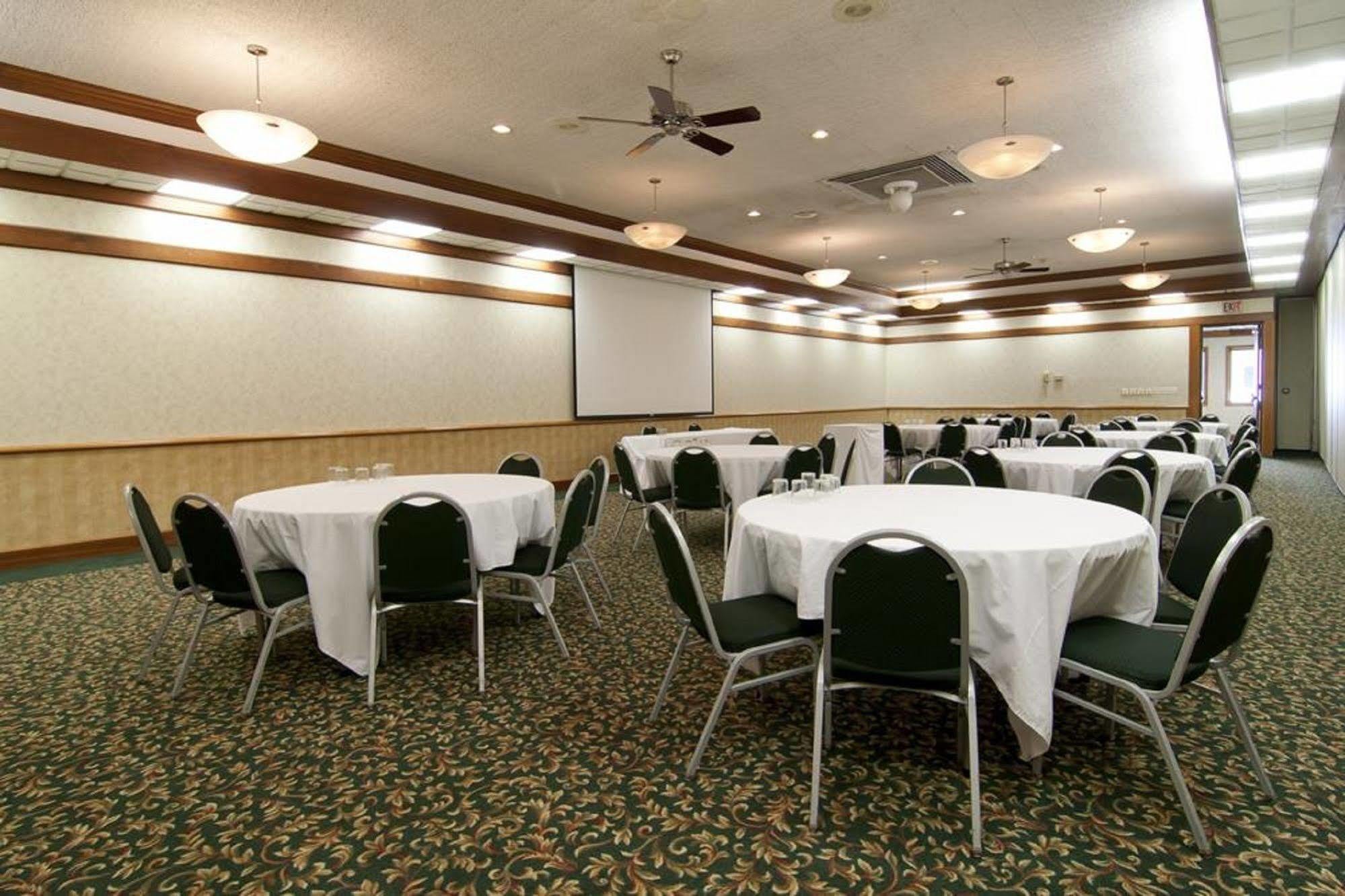 Norwood Inn & Suites Mankato North Mankato Esterno foto